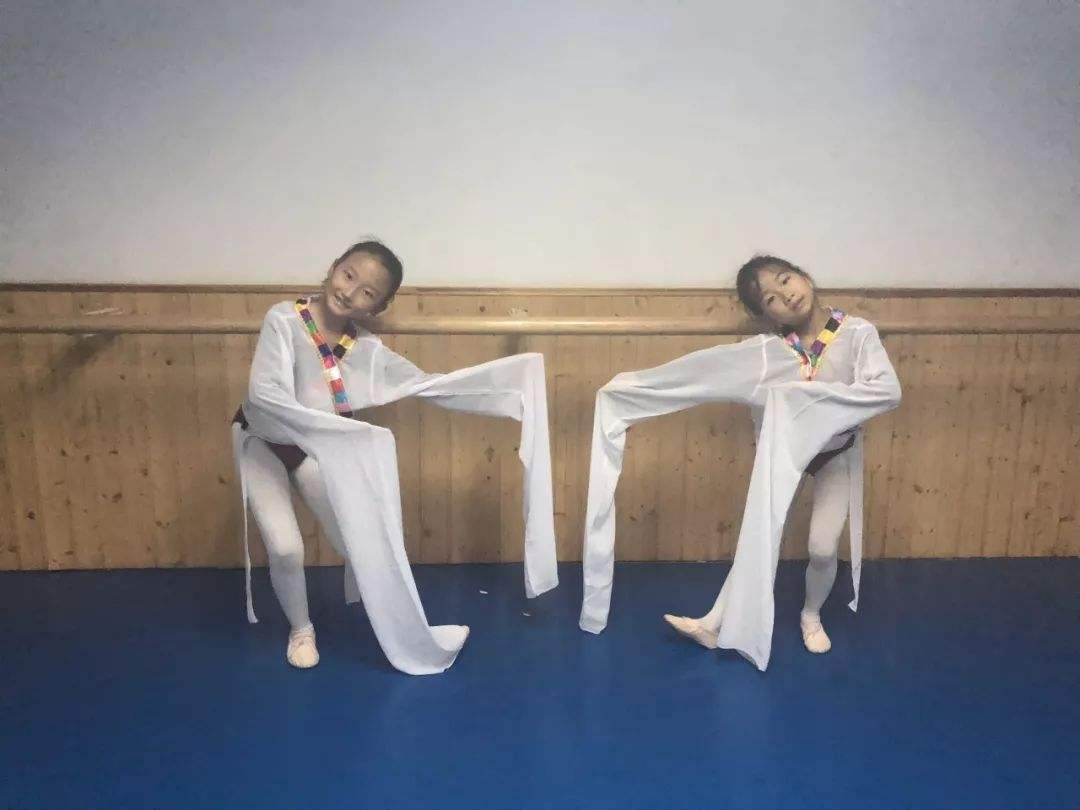 七级舞蹈练字谣_中国舞蹈七级练字谣